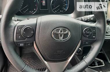 Позашляховик / Кросовер Toyota RAV4 2016 в 