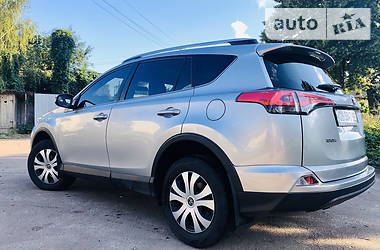 Позашляховик / Кросовер Toyota RAV4 2017 в 