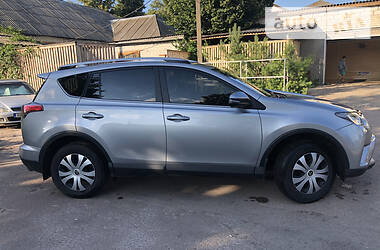 Позашляховик / Кросовер Toyota RAV4 2017 в 