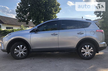 Позашляховик / Кросовер Toyota RAV4 2017 в 