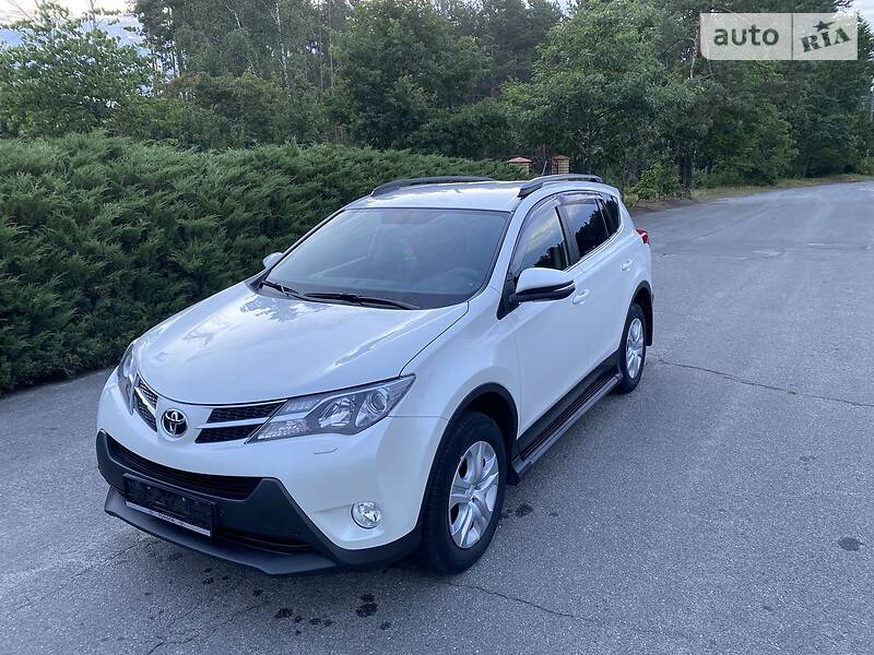 Позашляховик / Кросовер Toyota RAV4 2014 в Малині