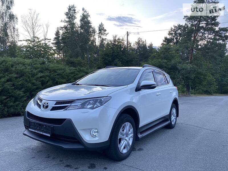 Позашляховик / Кросовер Toyota RAV4 2014 в Малині