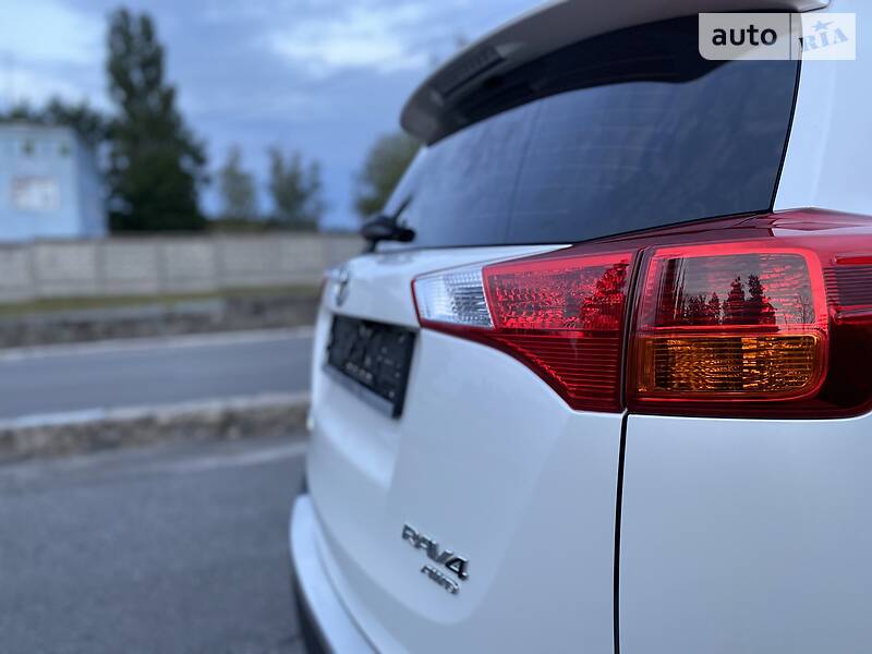 Позашляховик / Кросовер Toyota RAV4 2014 в Малині