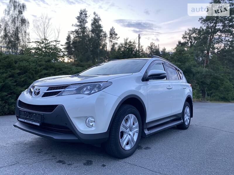 Позашляховик / Кросовер Toyota RAV4 2014 в Малині
