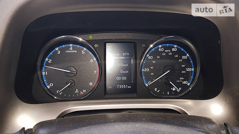 Позашляховик / Кросовер Toyota RAV4 2016 в Дніпрі