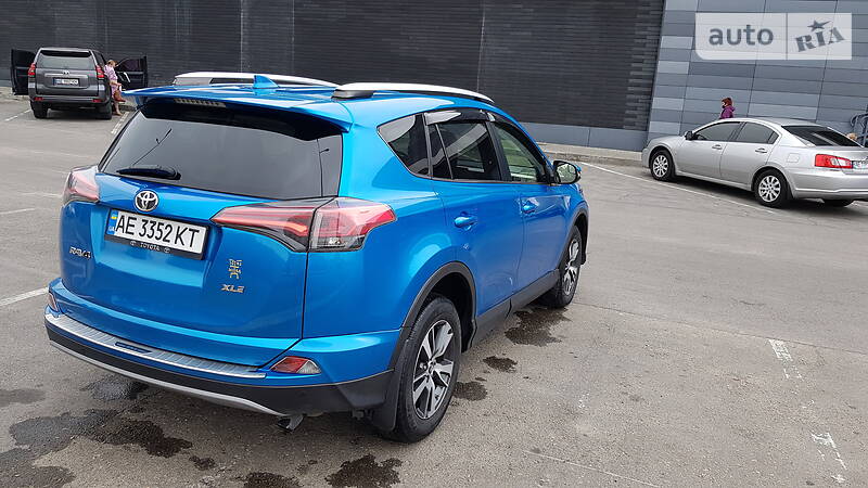 Позашляховик / Кросовер Toyota RAV4 2016 в Дніпрі