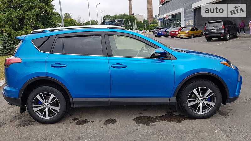 Позашляховик / Кросовер Toyota RAV4 2016 в Дніпрі