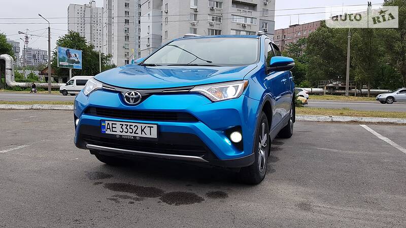 Позашляховик / Кросовер Toyota RAV4 2016 в Дніпрі