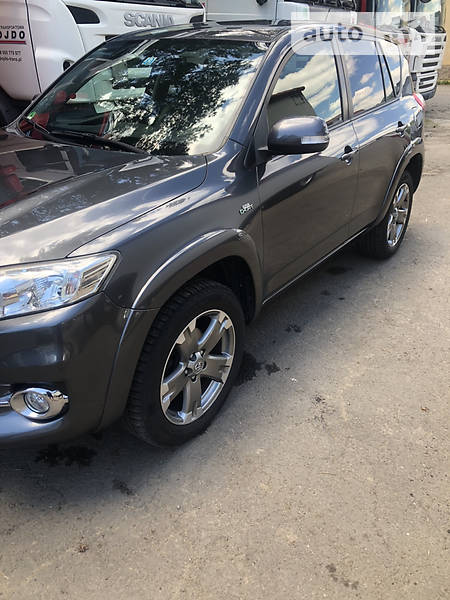 Позашляховик / Кросовер Toyota RAV4 2010 в Хусті