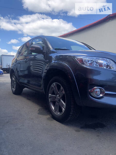 Позашляховик / Кросовер Toyota RAV4 2010 в Хусті