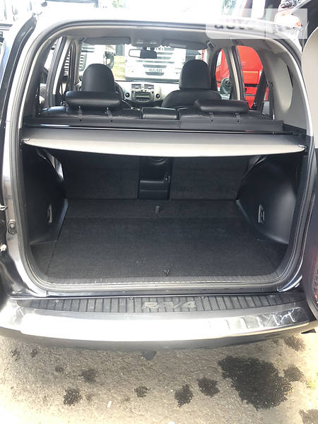 Позашляховик / Кросовер Toyota RAV4 2010 в Хусті