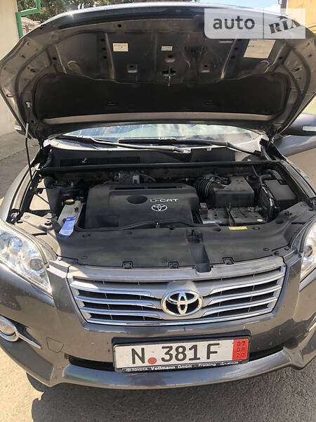 Позашляховик / Кросовер Toyota RAV4 2010 в Хусті