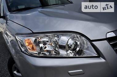 Внедорожник / Кроссовер Toyota RAV4 2011 в 