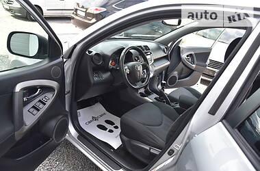 Внедорожник / Кроссовер Toyota RAV4 2011 в 