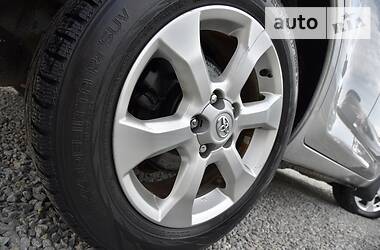 Внедорожник / Кроссовер Toyota RAV4 2011 в 