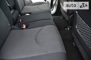 Внедорожник / Кроссовер Toyota RAV4 2011 в 