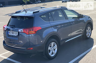 Позашляховик / Кросовер Toyota RAV4 2014 в 