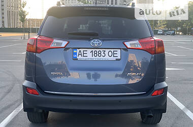 Позашляховик / Кросовер Toyota RAV4 2014 в 