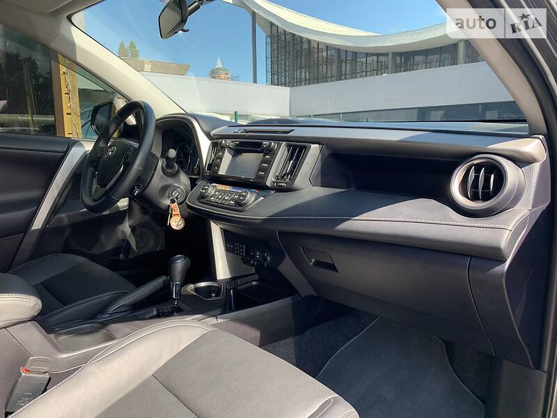 Універсал Toyota RAV4 2016 в Києві