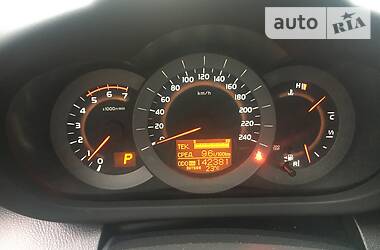 Позашляховик / Кросовер Toyota RAV4 2012 в 