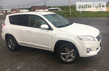 Позашляховик / Кросовер Toyota RAV4 2012 в 