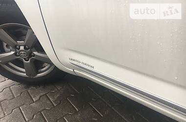 Позашляховик / Кросовер Toyota RAV4 2012 в 