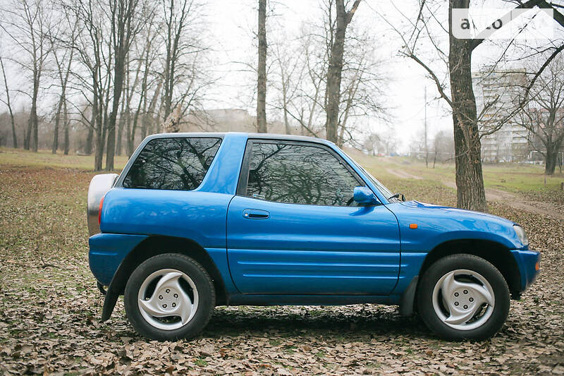 Внедорожник / Кроссовер Toyota RAV4 1996 в Днепре