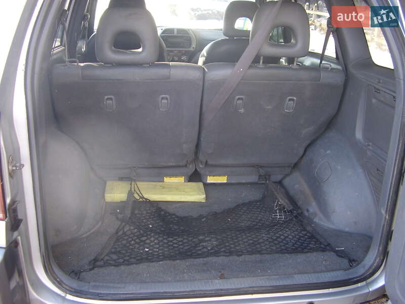 Позашляховик / Кросовер Toyota RAV4 2001 в Трускавці