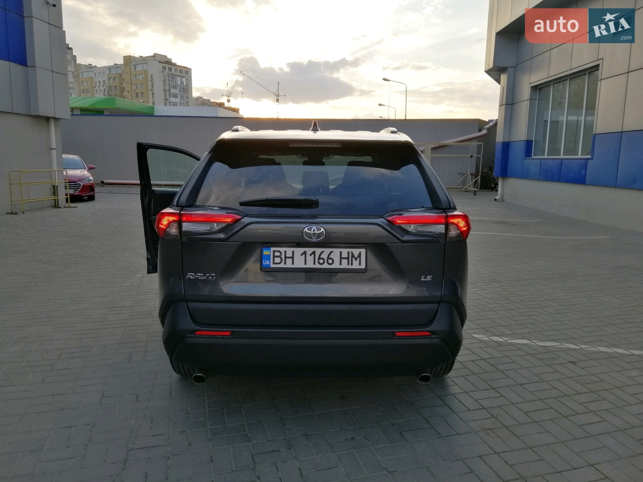 2018 Toyota RAV 4 - мініатюра 12