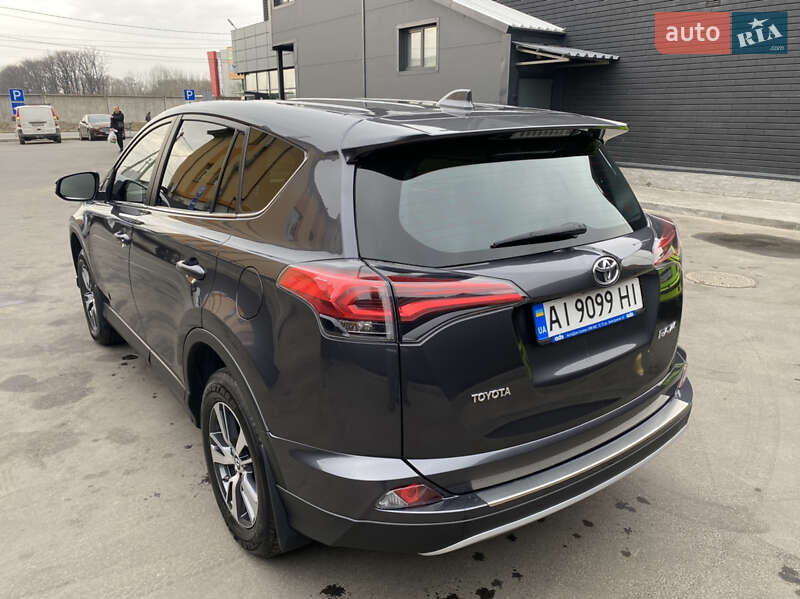 Позашляховик / Кросовер Toyota RAV4 2017 в Вишневому