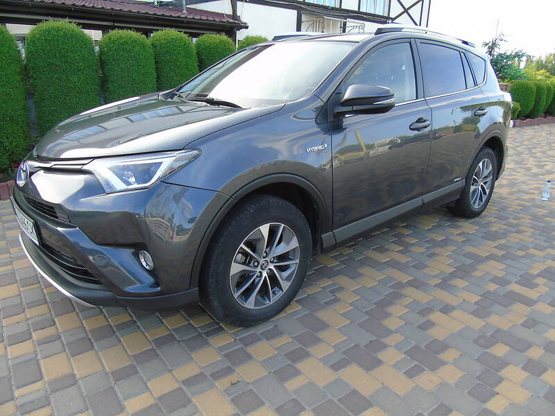 Внедорожник / Кроссовер Toyota RAV4 2016 в 