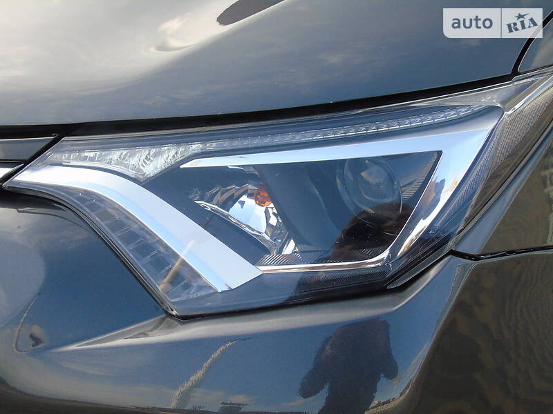 Позашляховик / Кросовер Toyota RAV4 2016 в Южноукраїнську