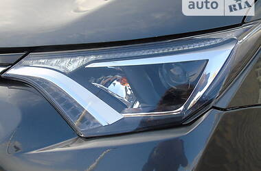 Внедорожник / Кроссовер Toyota RAV4 2016 в 