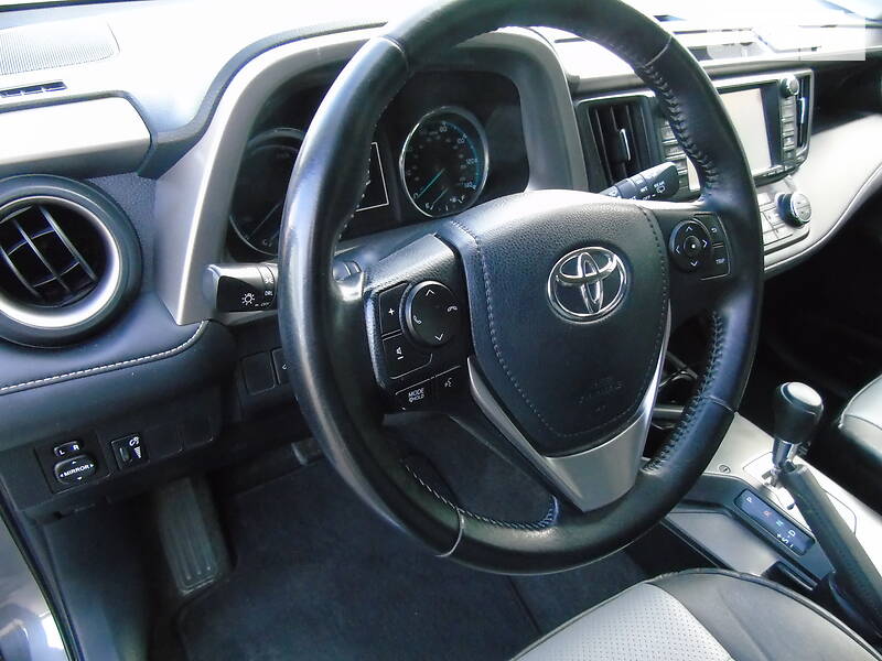 Позашляховик / Кросовер Toyota RAV4 2016 в Южноукраїнську