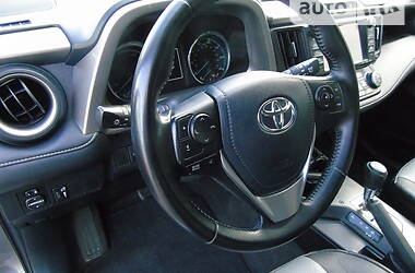 Внедорожник / Кроссовер Toyota RAV4 2016 в 