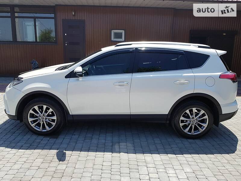 Позашляховик / Кросовер Toyota RAV4 2015 в Первомайську