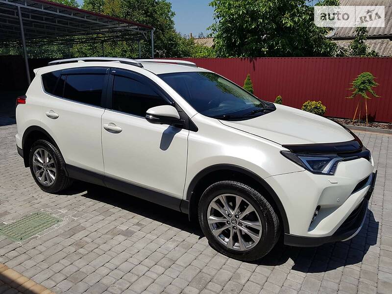Позашляховик / Кросовер Toyota RAV4 2015 в Первомайську