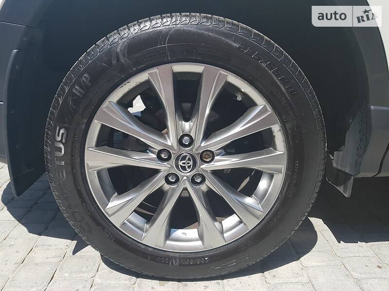 Позашляховик / Кросовер Toyota RAV4 2015 в Первомайську