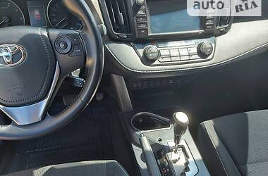 Внедорожник / Кроссовер Toyota RAV4 2015 в 