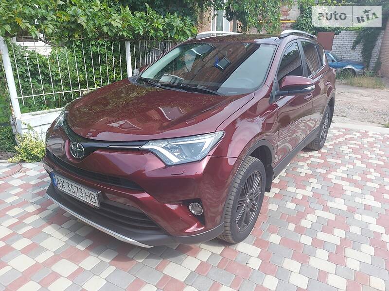 Внедорожник / Кроссовер Toyota RAV4 2015 в 