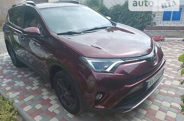 Внедорожник / Кроссовер Toyota RAV4 2015 в 