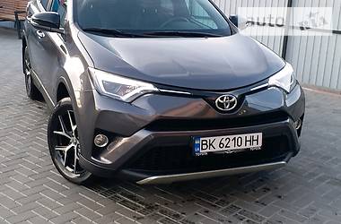Внедорожник / Кроссовер Toyota RAV4 2016 в Ровно
