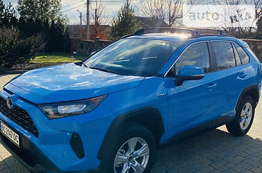 Позашляховик / Кросовер Toyota RAV4 2020 в Львові