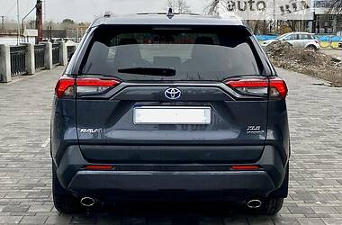 Внедорожник / Кроссовер Toyota RAV4 2019 в Днепре