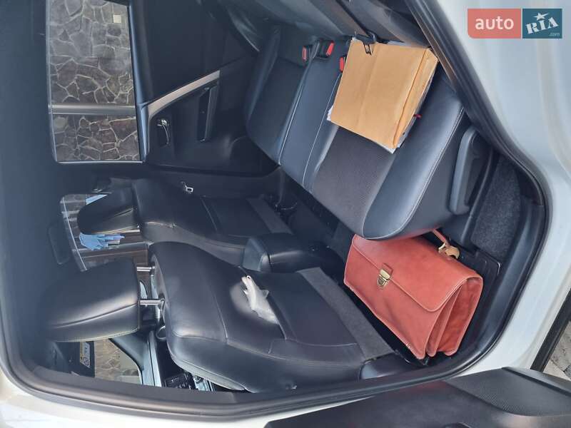 Внедорожник / Кроссовер Toyota RAV4 2017 в Ужгороде