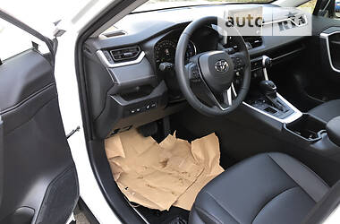 Внедорожник / Кроссовер Toyota RAV4 2022 в 