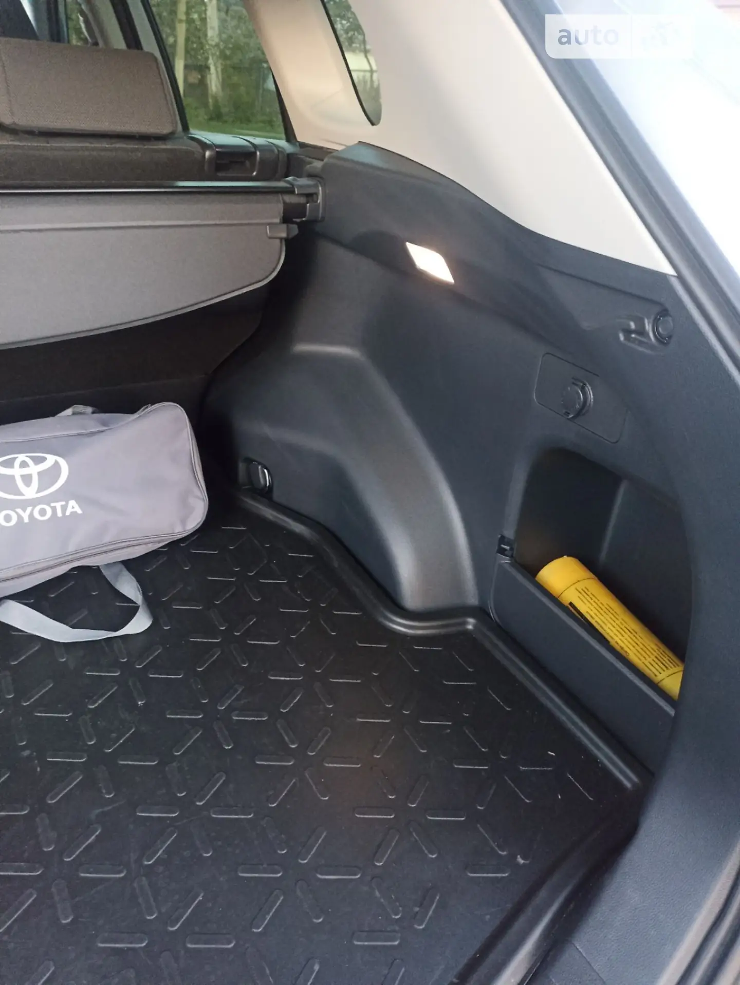 2021 Toyota RAV 4 - мініатюра 11