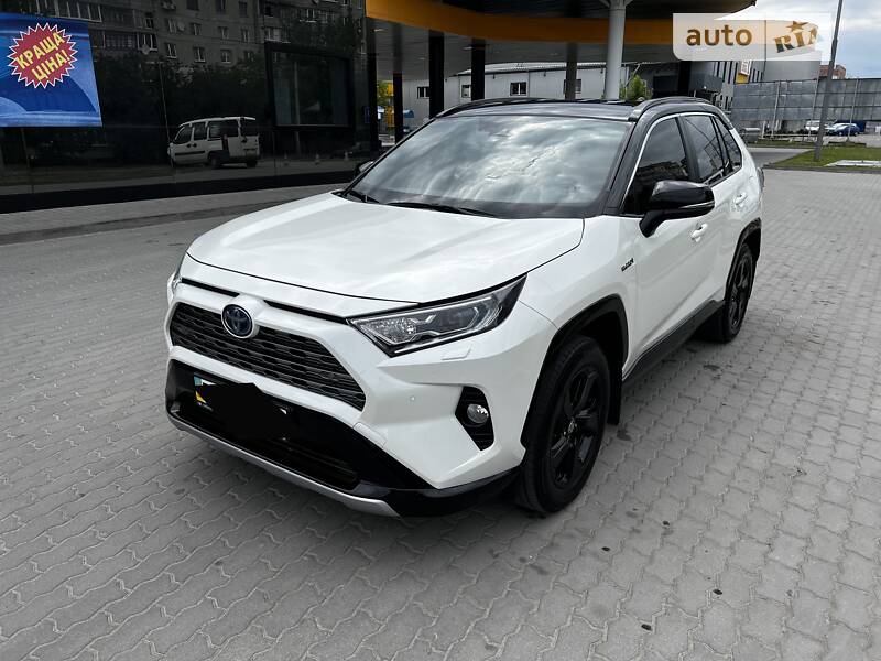 Внедорожник / Кроссовер Toyota RAV4 2020 в Хмельницком