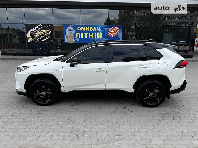 Внедорожник / Кроссовер Toyota RAV4 2020 в Хмельницком