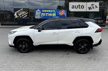Внедорожник / Кроссовер Toyota RAV4 2020 в 